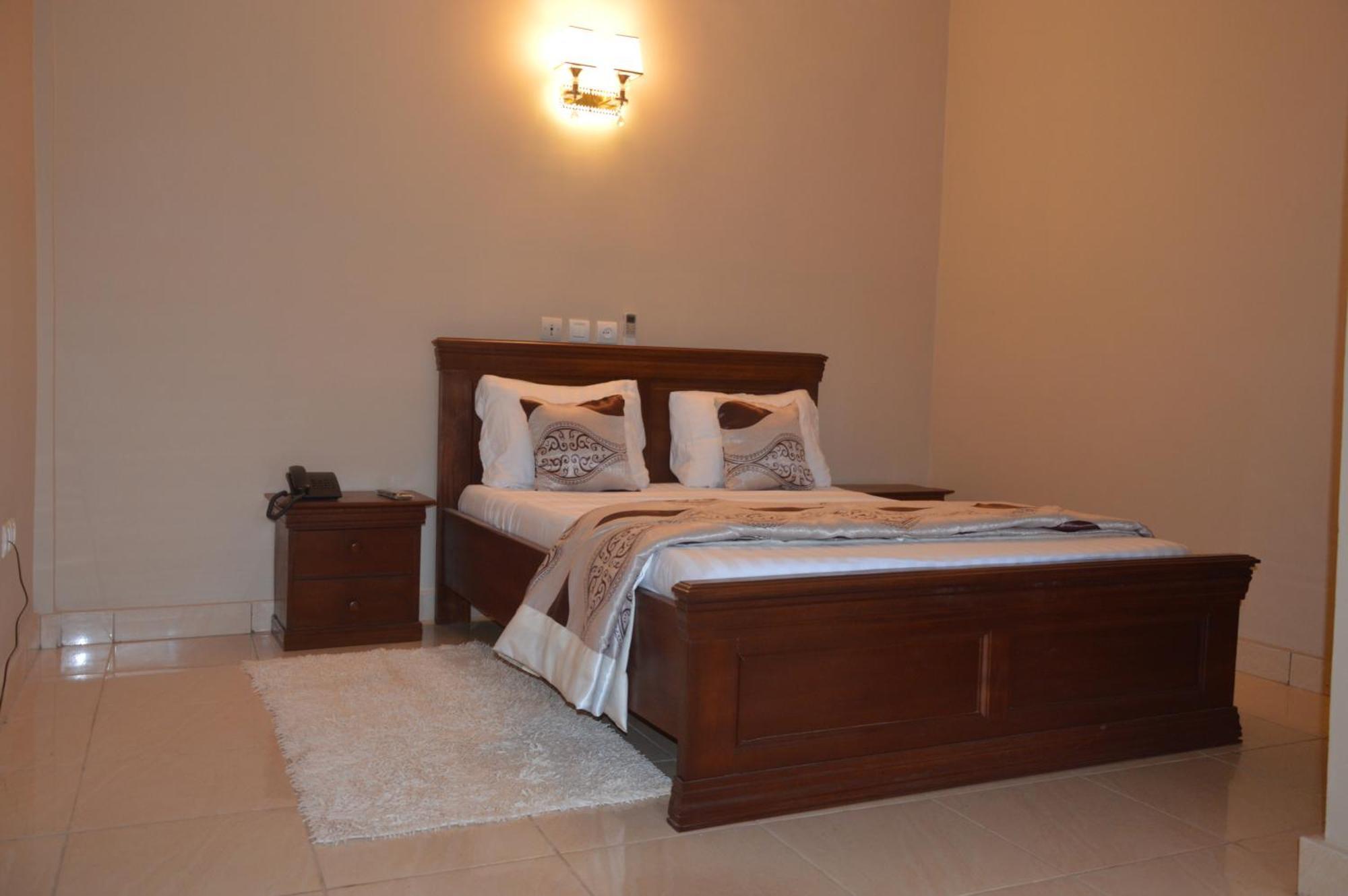Nikita Hotel Yaoundé エクステリア 写真