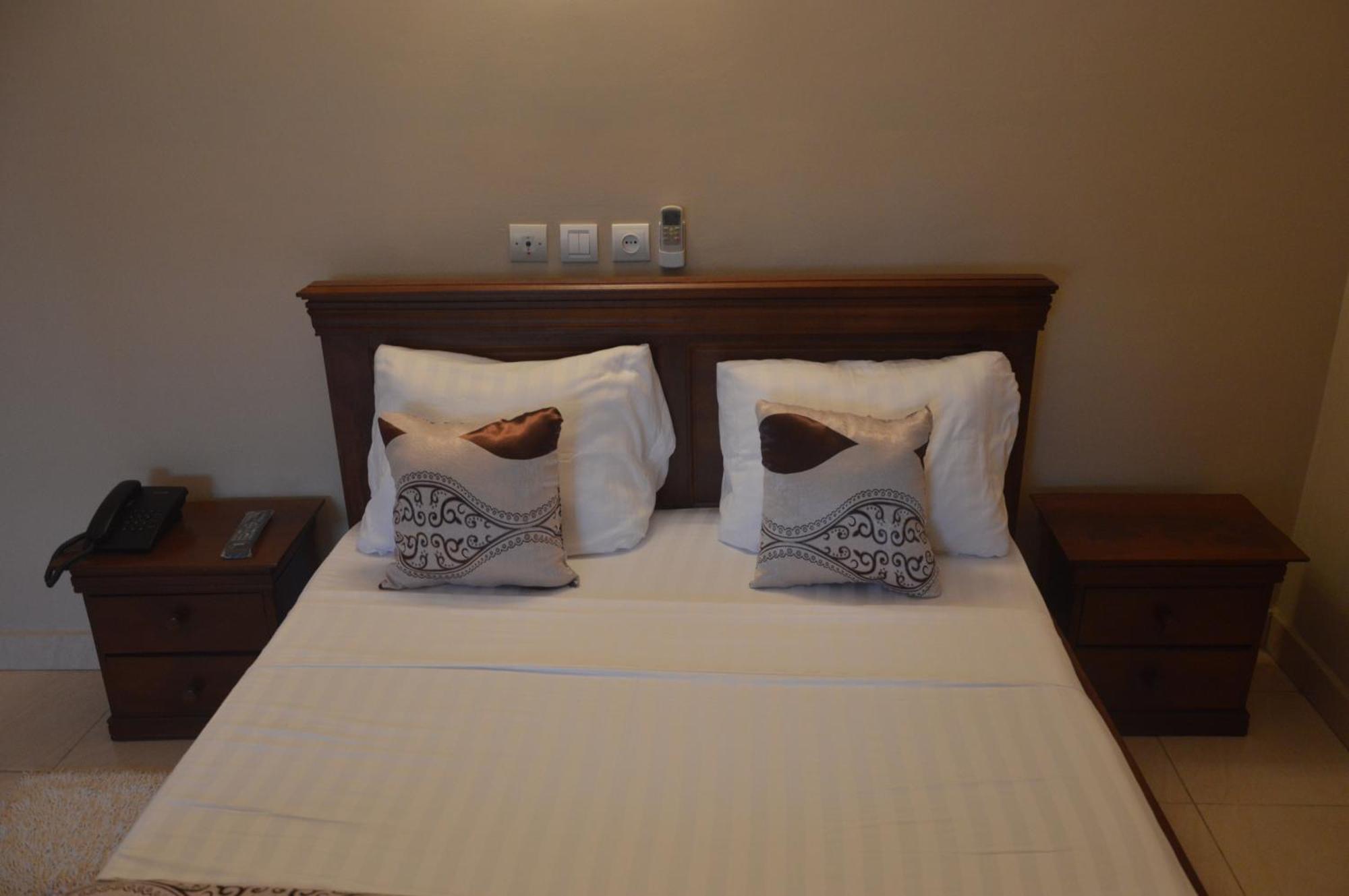 Nikita Hotel Yaoundé エクステリア 写真