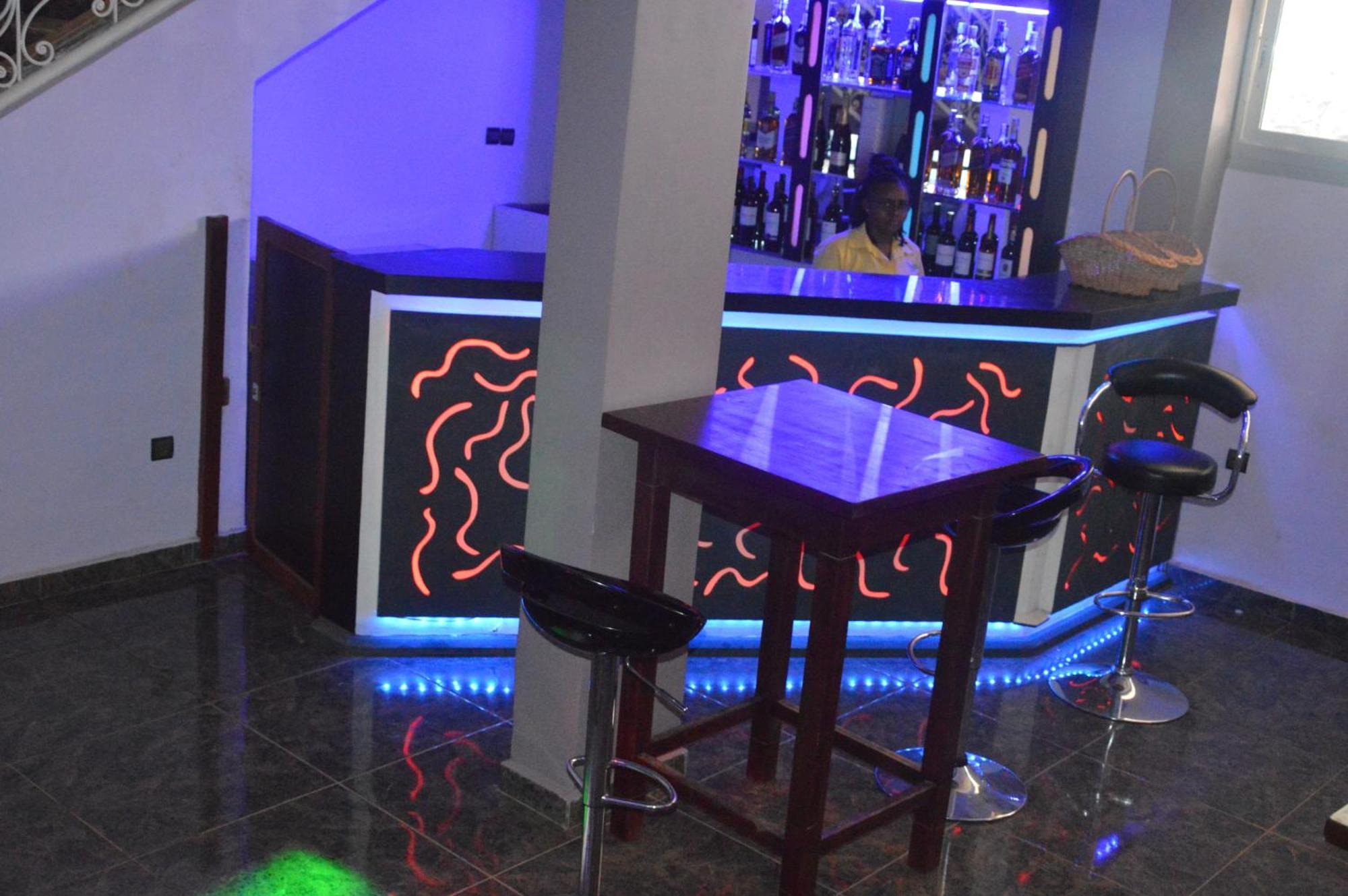 Nikita Hotel Yaoundé エクステリア 写真
