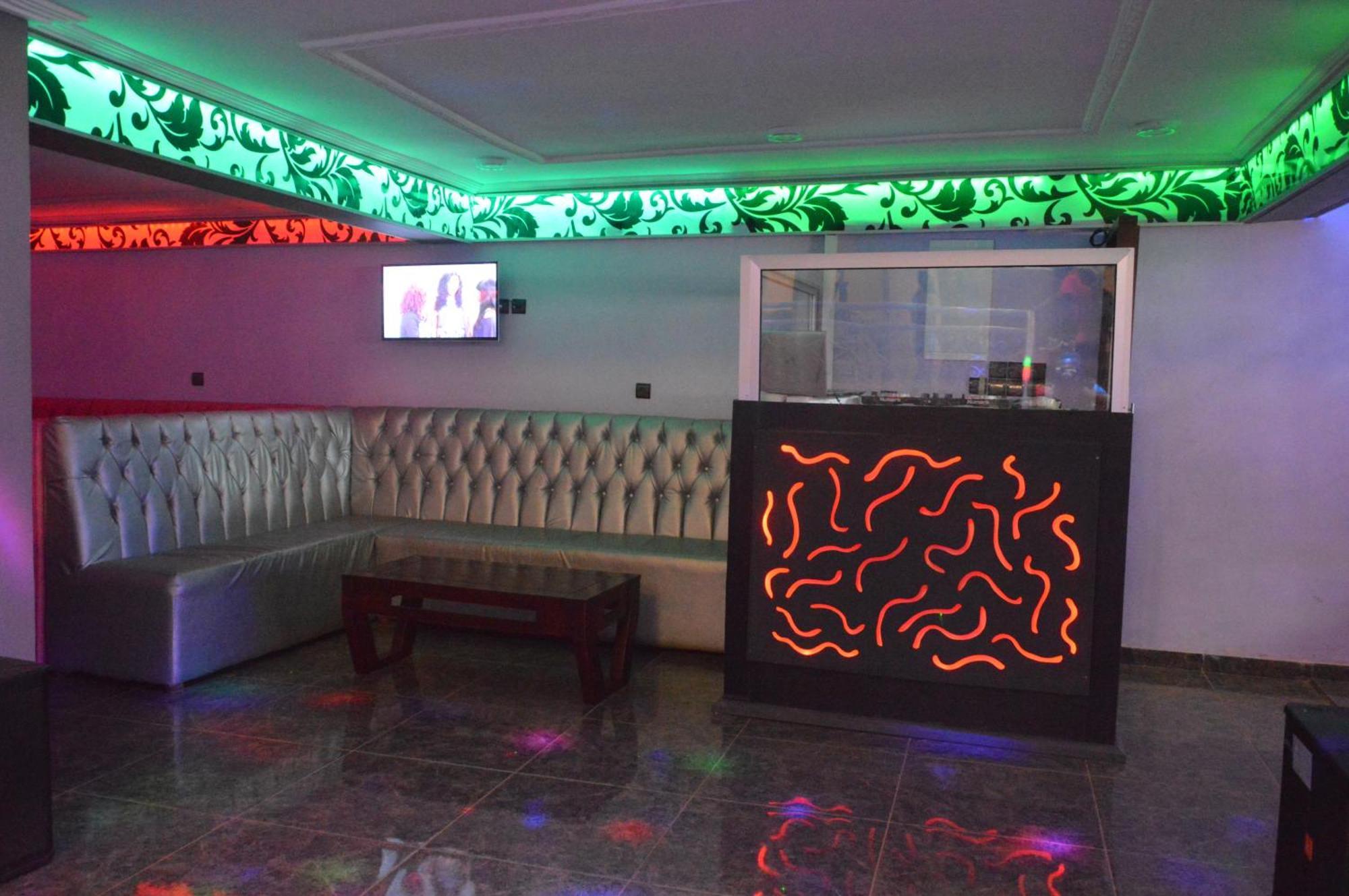 Nikita Hotel Yaoundé エクステリア 写真