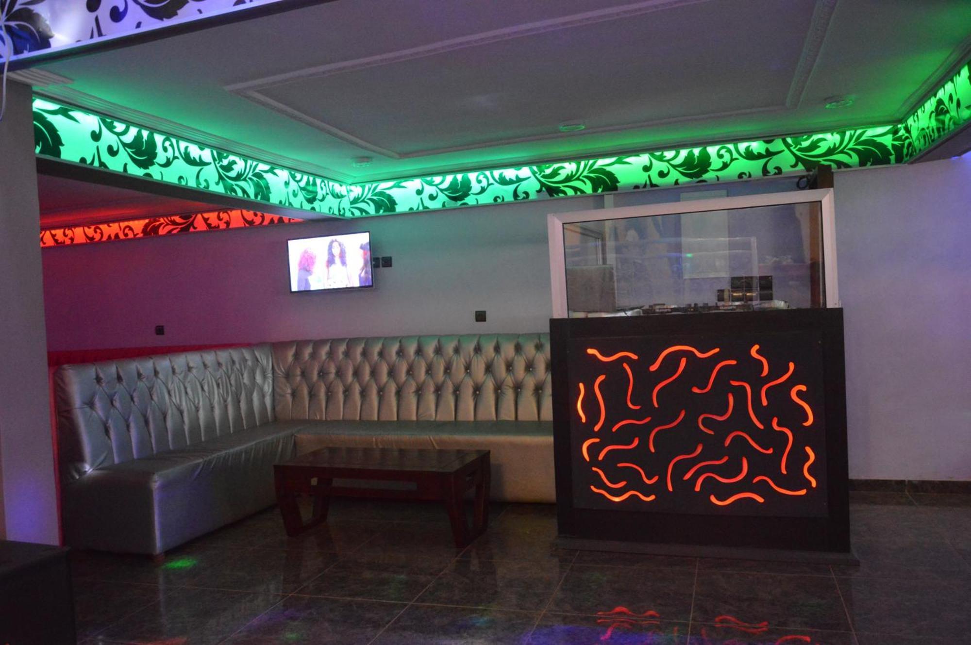 Nikita Hotel Yaoundé エクステリア 写真