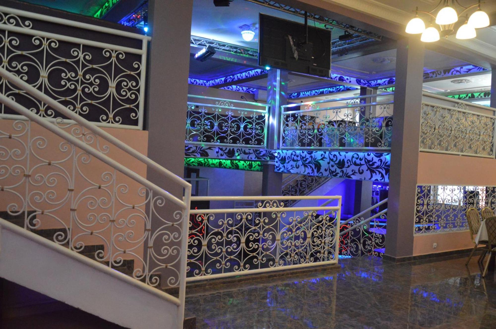 Nikita Hotel Yaoundé エクステリア 写真