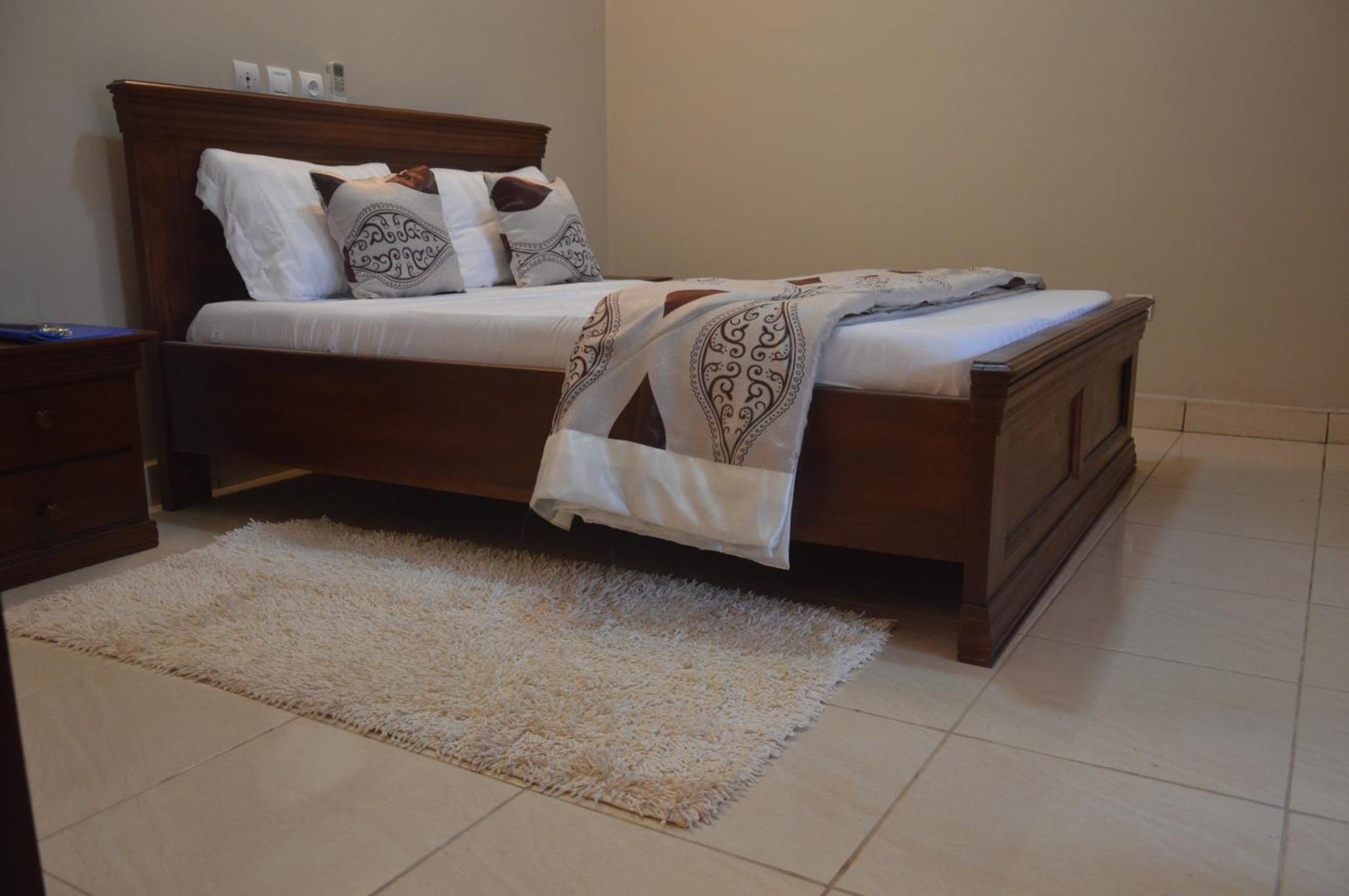 Nikita Hotel Yaoundé エクステリア 写真